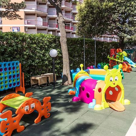 Hotel American Lignano Sabbiadoro Exterior photo