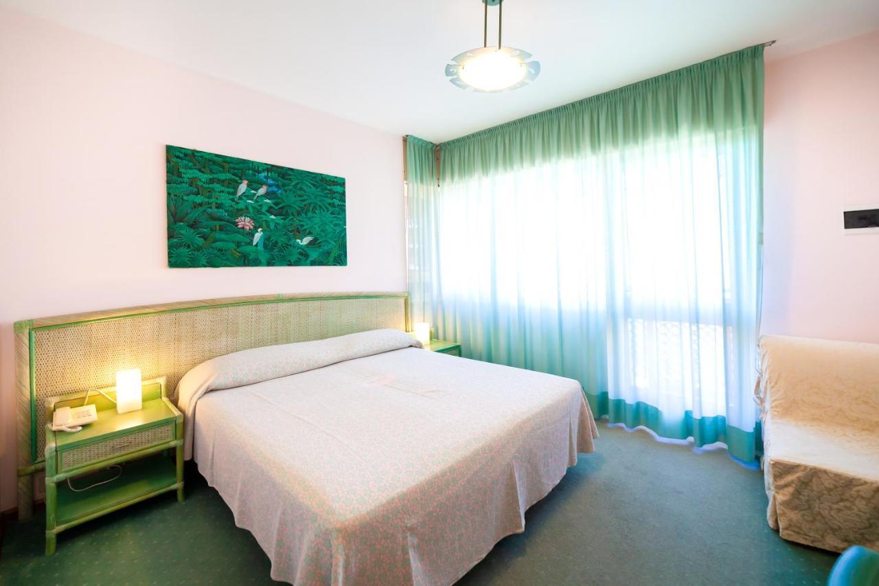 Hotel American Lignano Sabbiadoro Exterior photo