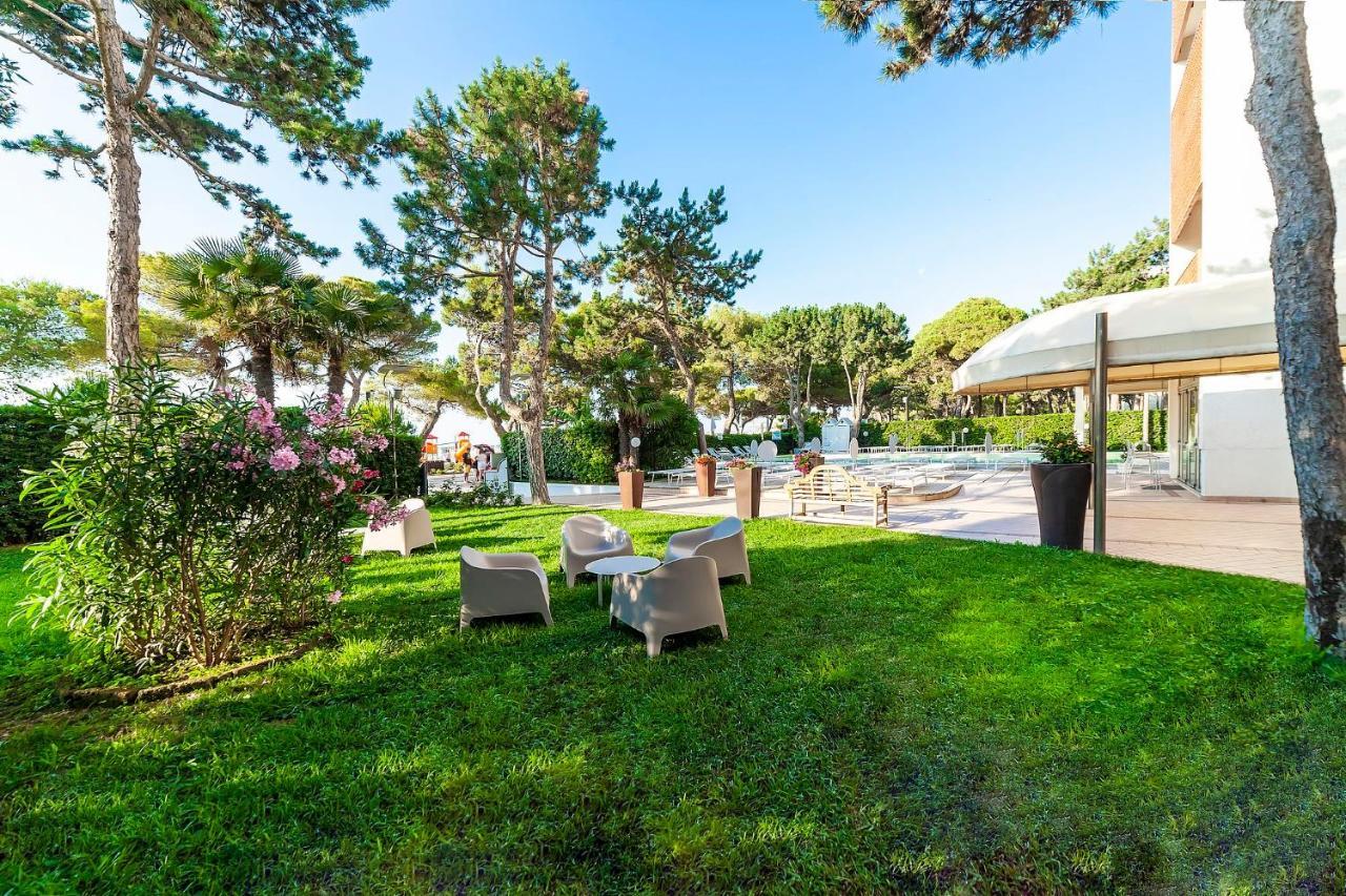 Hotel American Lignano Sabbiadoro Exterior photo