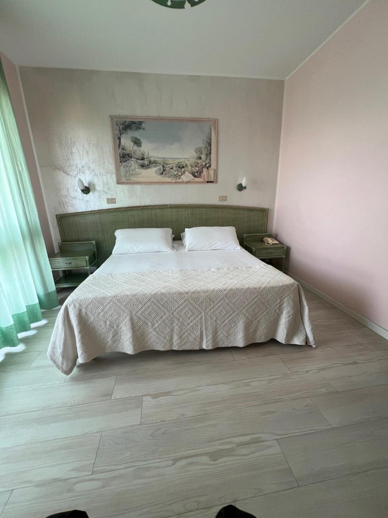 Hotel American Lignano Sabbiadoro Exterior photo