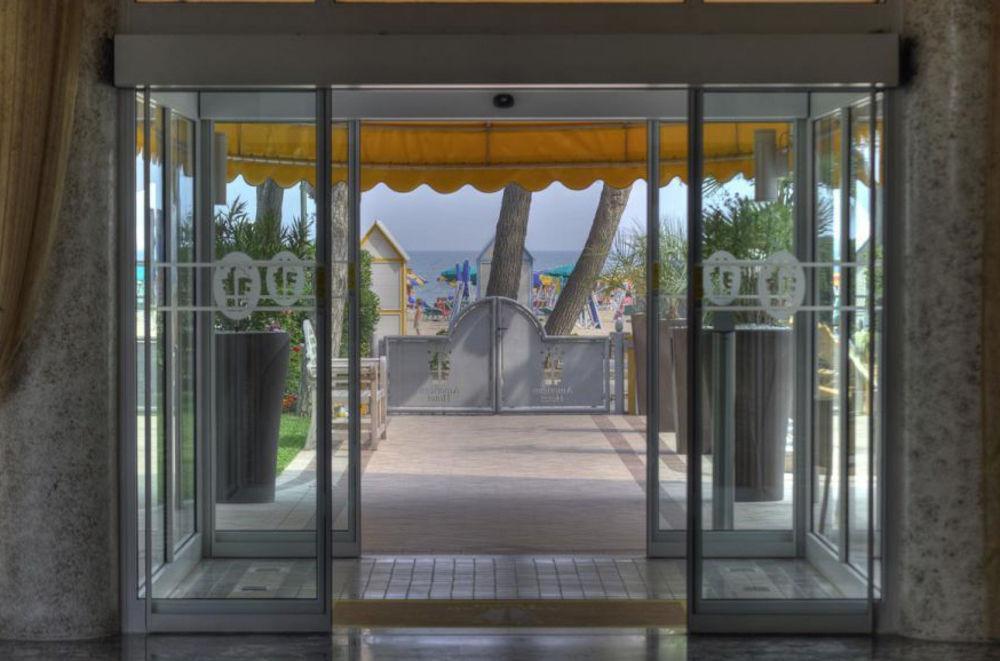 Hotel American Lignano Sabbiadoro Exterior photo