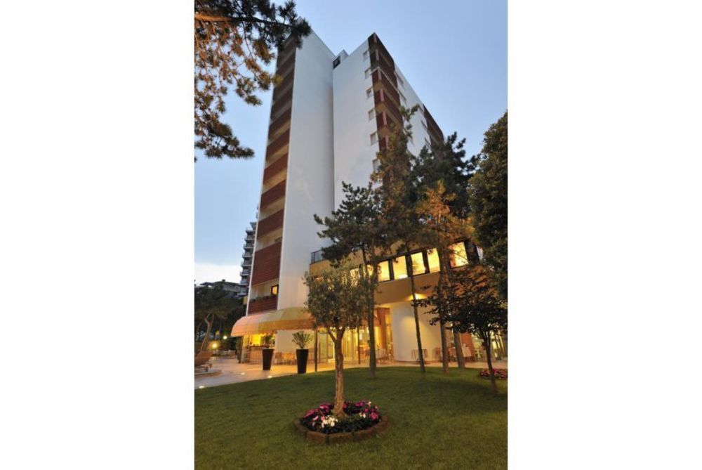 Hotel American Lignano Sabbiadoro Exterior photo