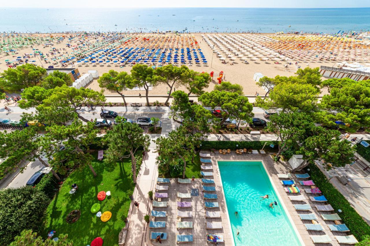 Hotel American Lignano Sabbiadoro Exterior photo