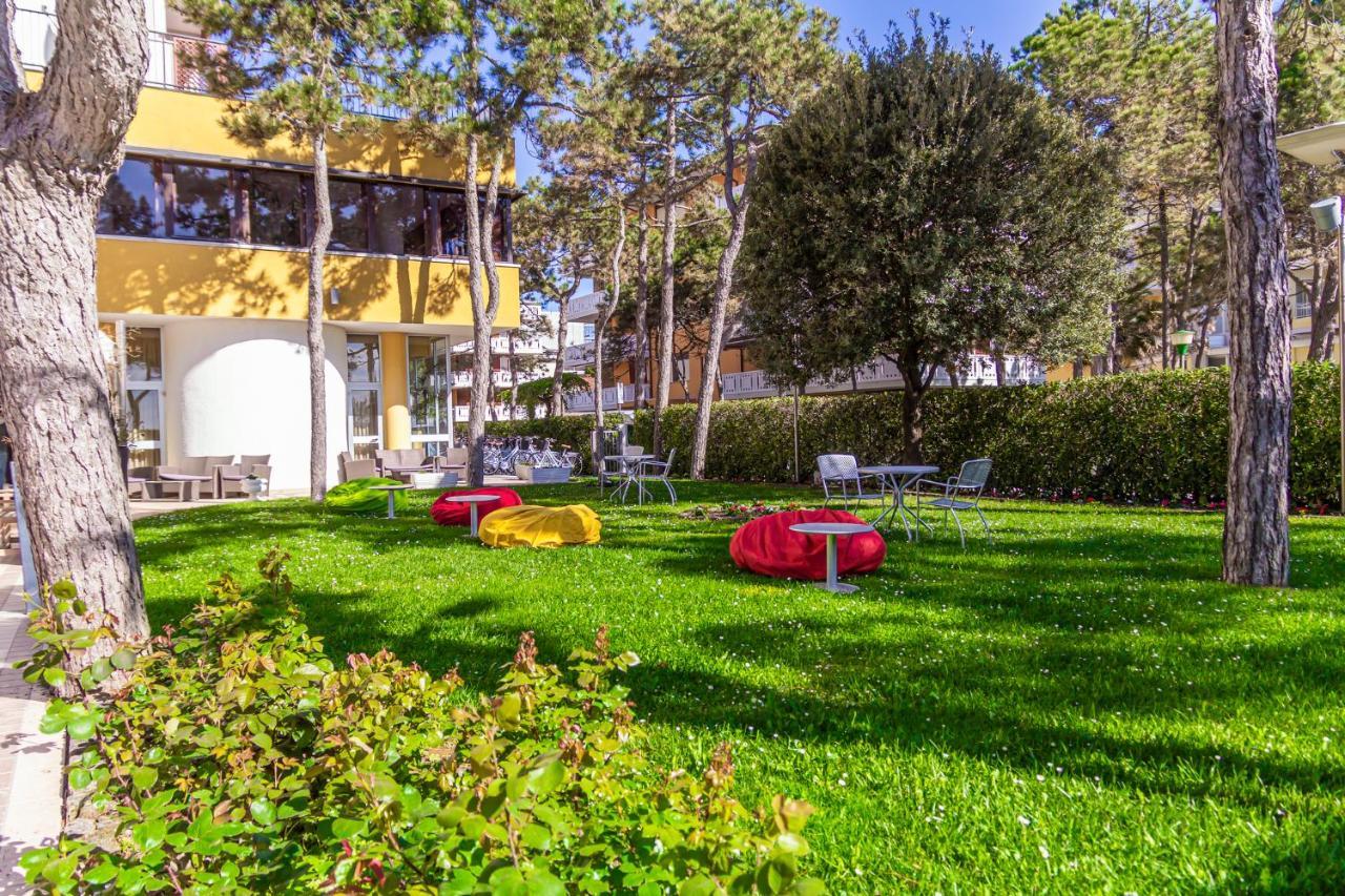 Hotel American Lignano Sabbiadoro Exterior photo