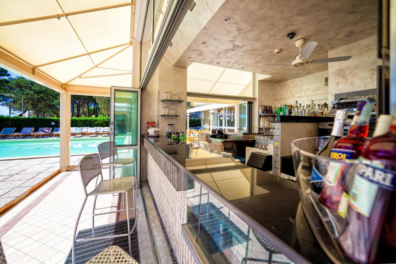 Hotel American Lignano Sabbiadoro Exterior photo
