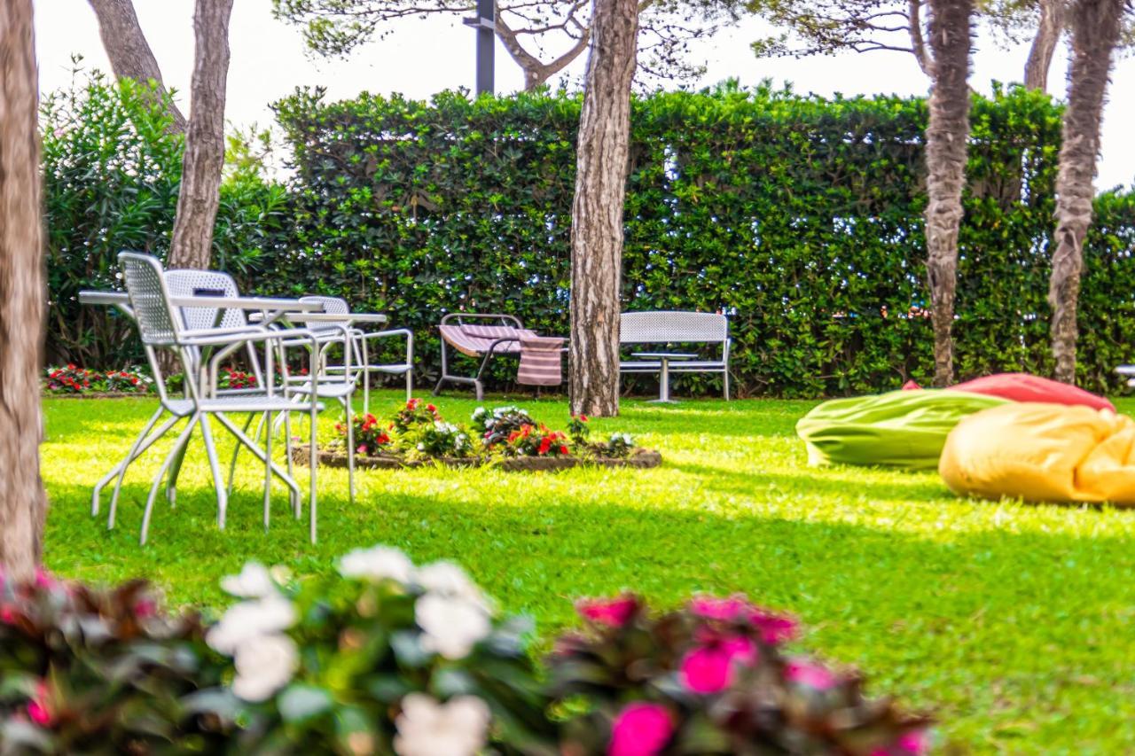 Hotel American Lignano Sabbiadoro Exterior photo