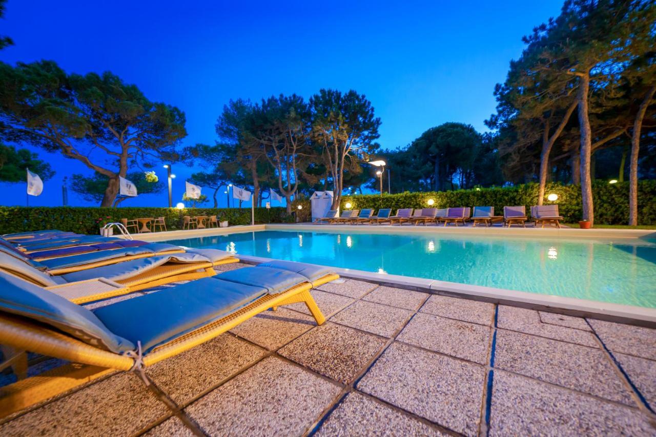 Hotel American Lignano Sabbiadoro Exterior photo
