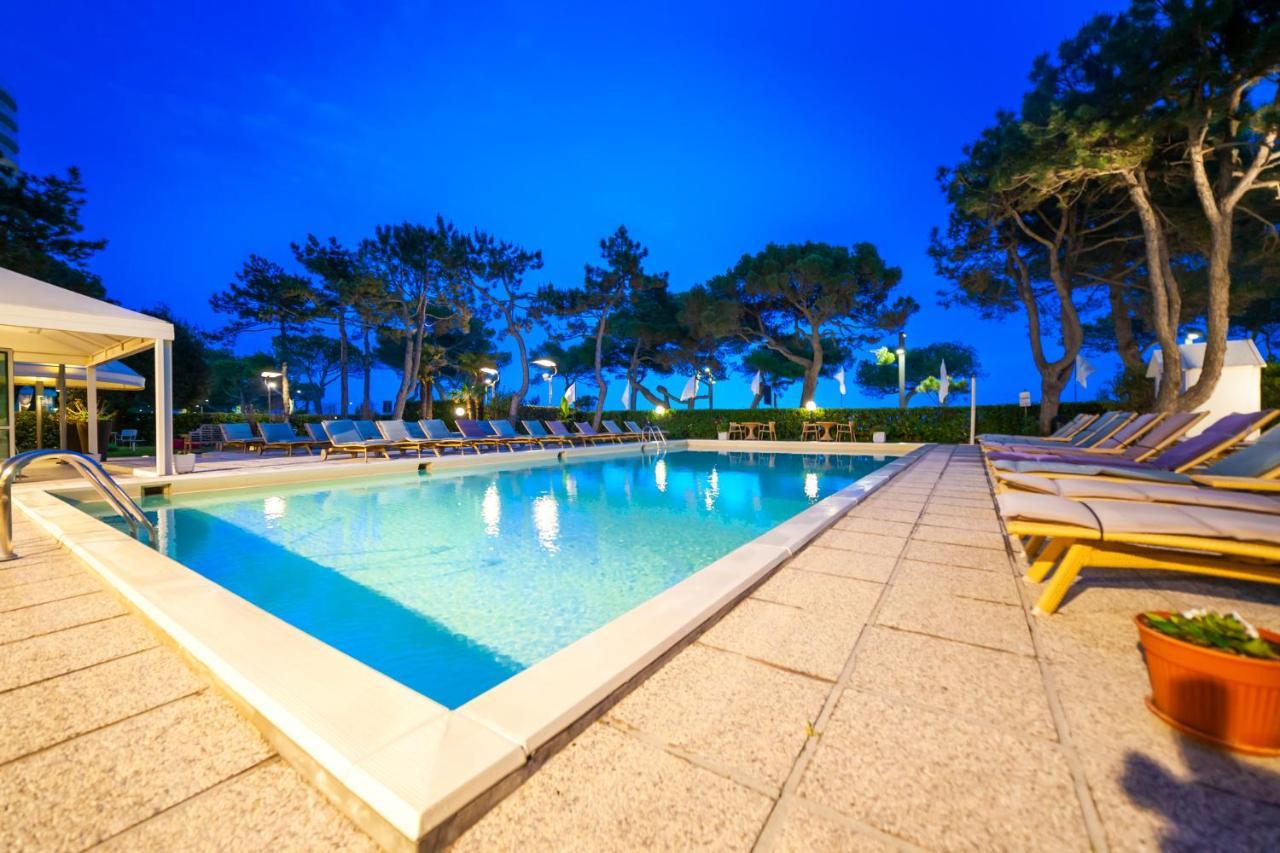 Hotel American Lignano Sabbiadoro Exterior photo