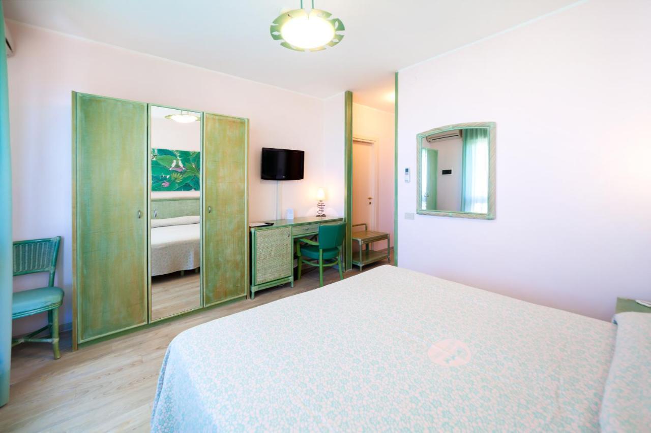 Hotel American Lignano Sabbiadoro Exterior photo